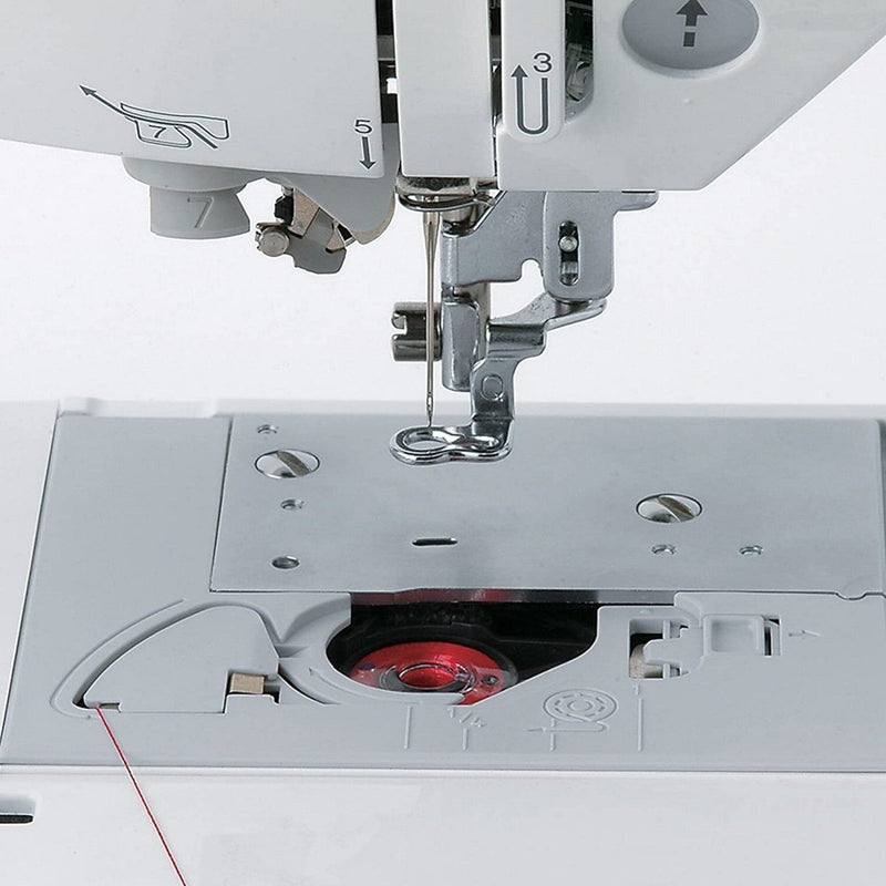 REFURBISHED Brother PE900 5" x 7" Embroidery Machine Bundle - Swing Design