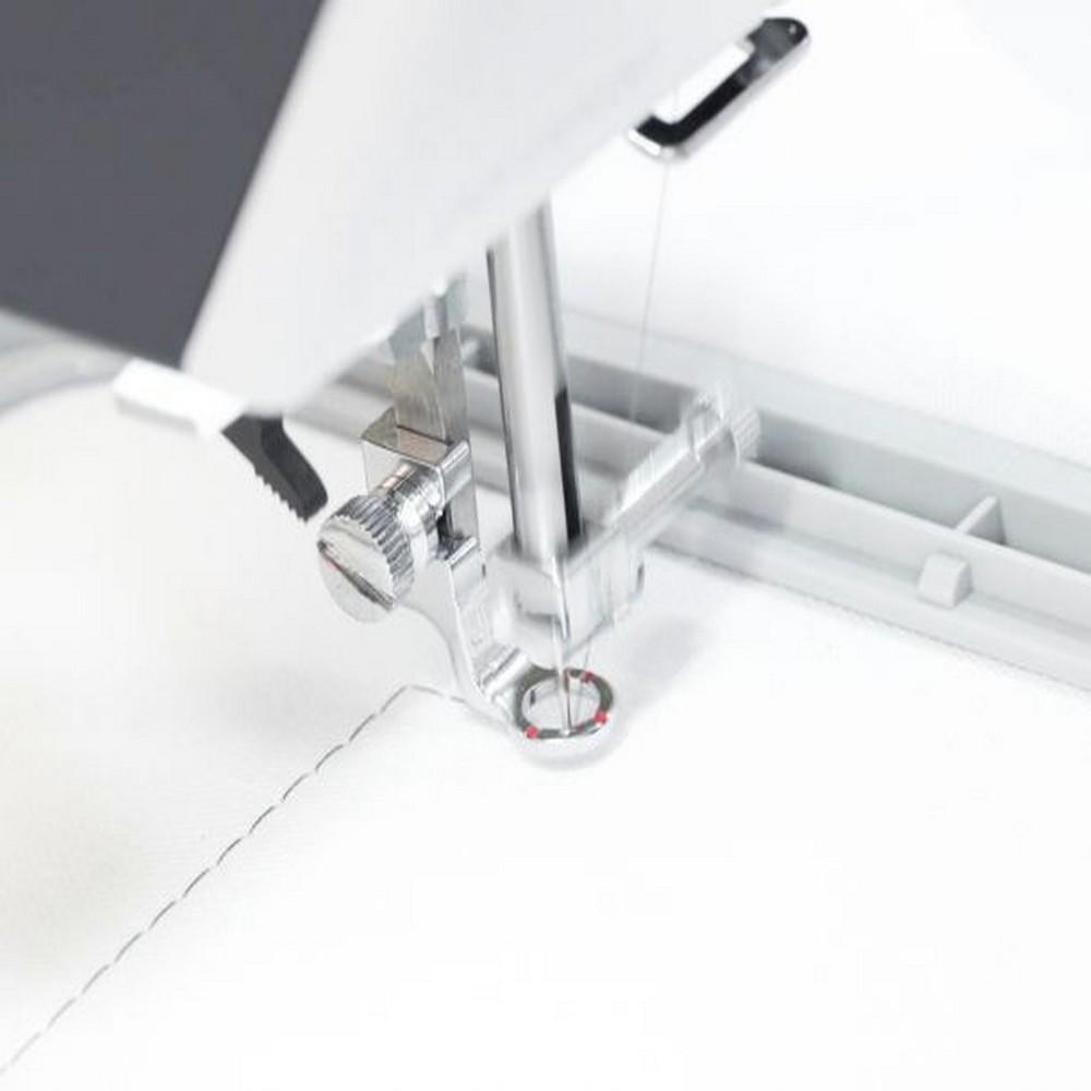 Bernette B70 DECO Affordable Embroidery Machine Thread Bundle – Top Notch  Sew & Vac