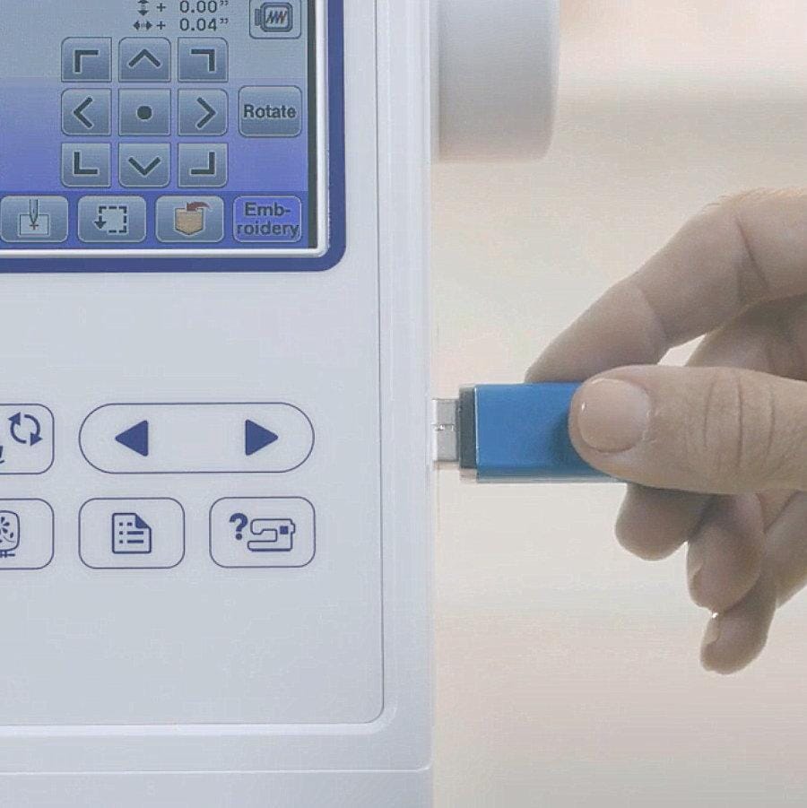 Brother SE2000 Sewing and 5&quot; x 7&quot; Embroidery Machine Bundle Brother Sewing Bundle Brother 