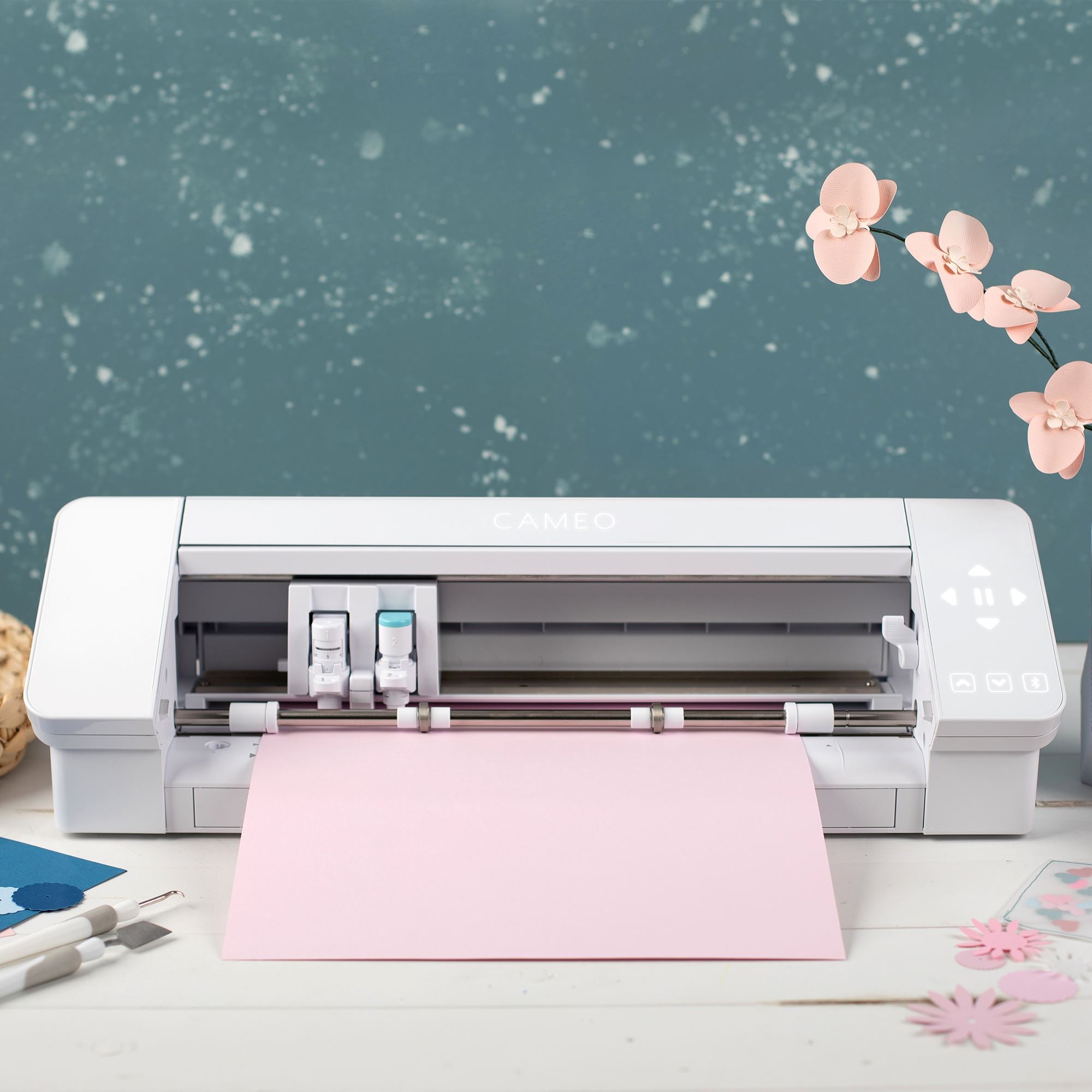 How to Load the Silhouette CAMEO 5 Cutting Mat (So It Doesn't Slide and  Shift) - Silhouette School